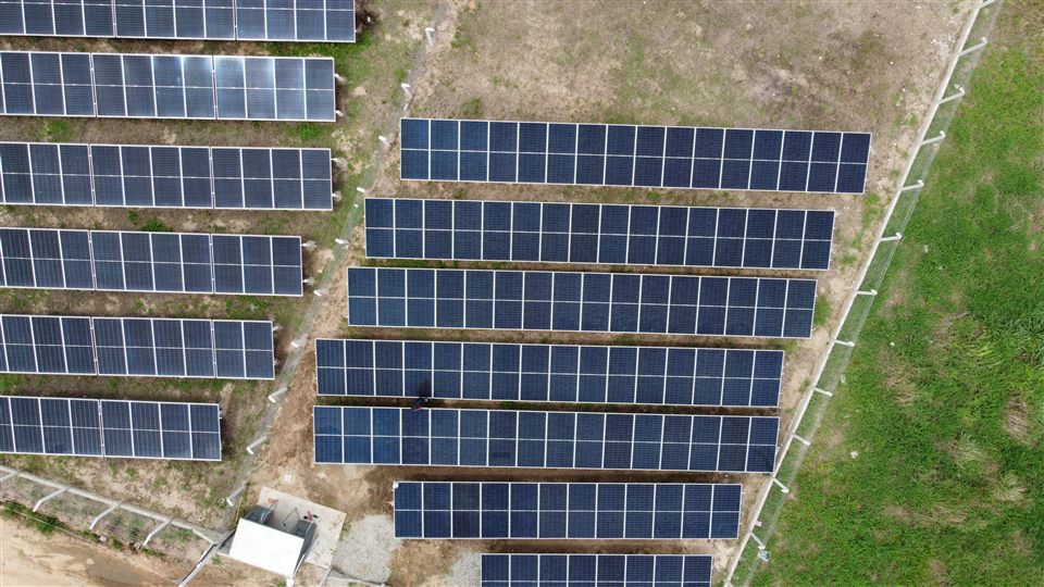 Usina solar instalada em solo